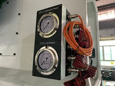 Manómetro neumático e hidráulico