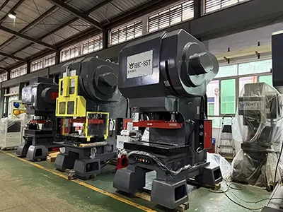 Prensa de bastidor en C, 5 postes guía (85 toneladas)