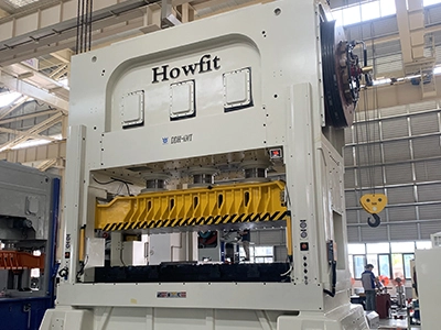 Prensa de estampado de metal, 630 toneladas